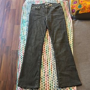 See by close “Paris” pinstriped jeans!